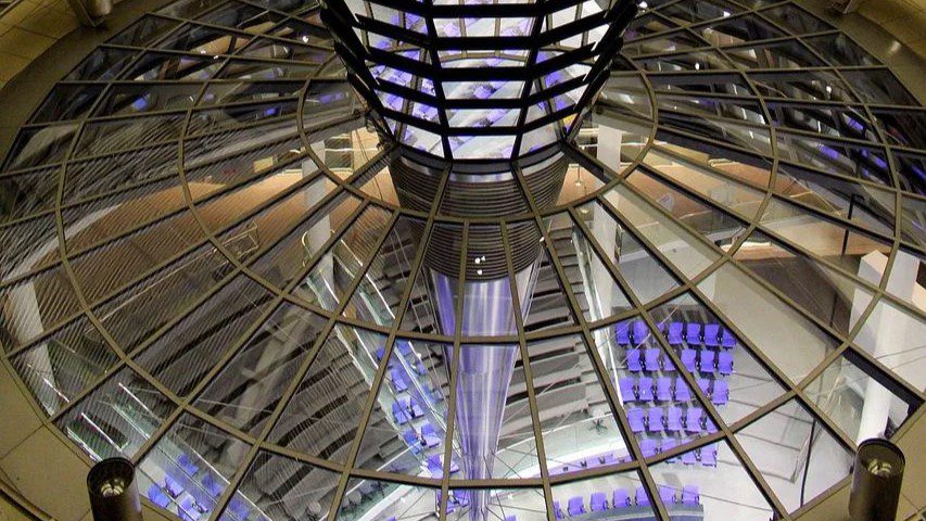 De European Central Bank handhaaft rente op 2% terwijl groei standhoudt te midden van handelsspanningen